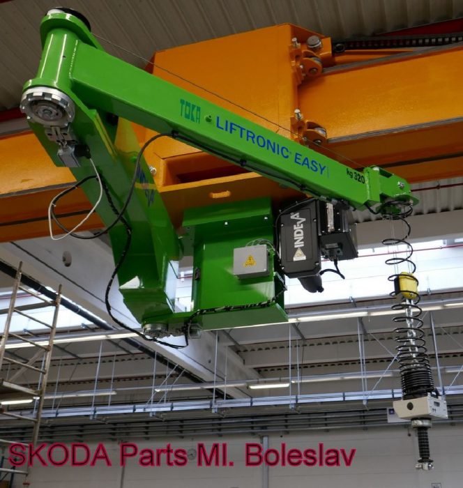 Liftronic®Easy 吊轨 – 吊顶式机械手，配有关节